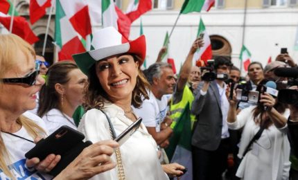 FdI e Lega con tricolori in piazza contro il governo. Meloni: lavoro per coalizione ampia, Salvini è leader del Carroccio