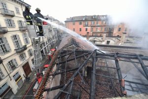 A fuoco tetto della Cavallerizza