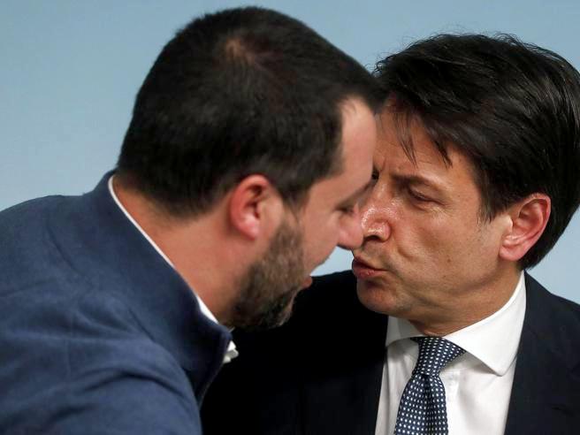 Conte annuncia i buoni spesa per le famiglie. Salvini attacca: “7 euro a testa. Non sarà un po’ troppo?