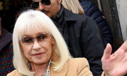 Torna Raffaella Carrà e attacca "La vita in diretta": manca d'ironia