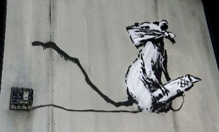 Il "Ratto" rubato di Bansky torna in mostra a Parigi. Ma è una copia