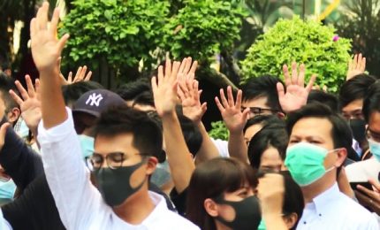 Scatta il divieto maschere a Hong Kong, una notte di scontri