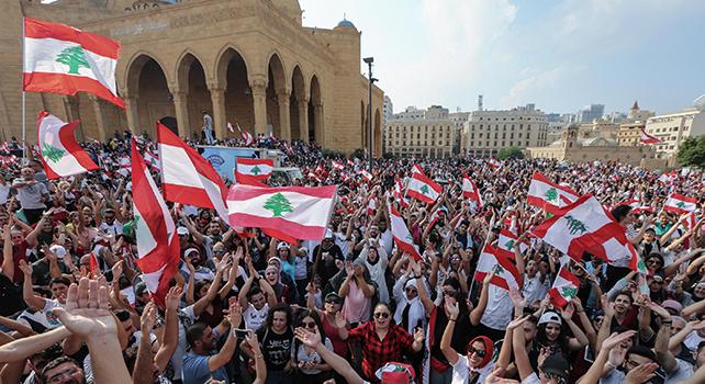 Proteste di piazza anti-governative, caos a Beirut. Nasrallah: “Rischio di guerra civile”