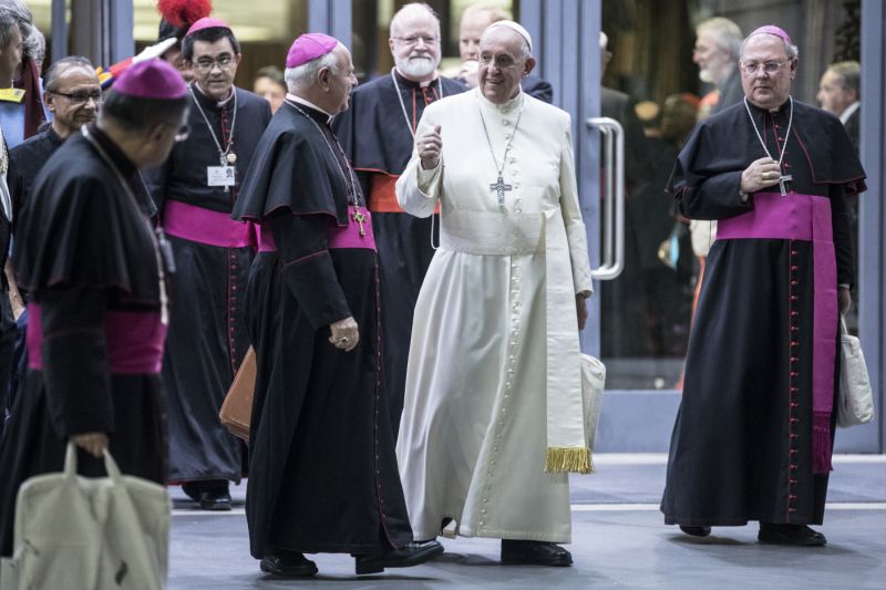 Spiraglio per preti sposati, parola ora a Papa. “Riconvocherò commissione su diaconato femminile”