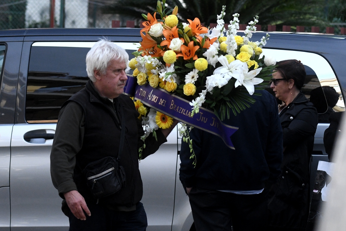 Omicidio Sacchi: a funerali amici ricordano Luca facendo rombare i motori - foto 4