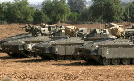 Israele, l'esercito dispiega i carriarmati nel Golan