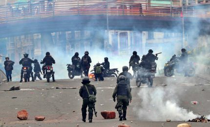 Bolivia, gas lacrimogeni contro i sostenitori di Evo Morales