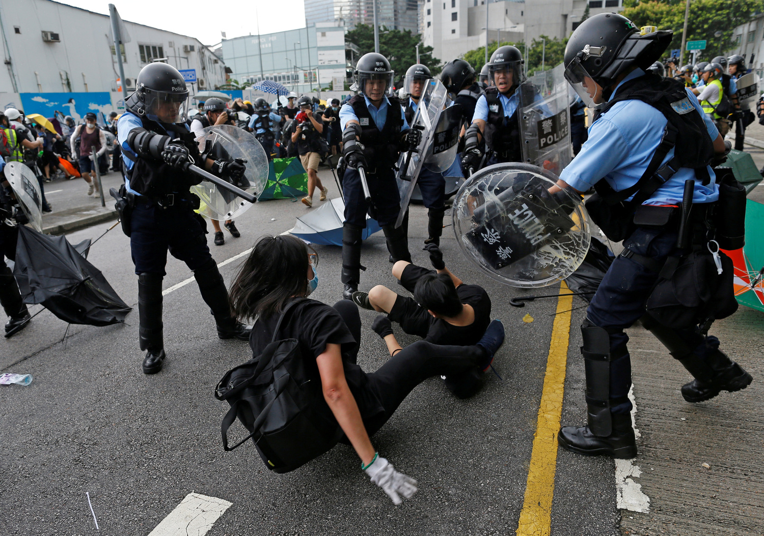 Sale la tensione a Hong Kong, l’allarme di Pechino
