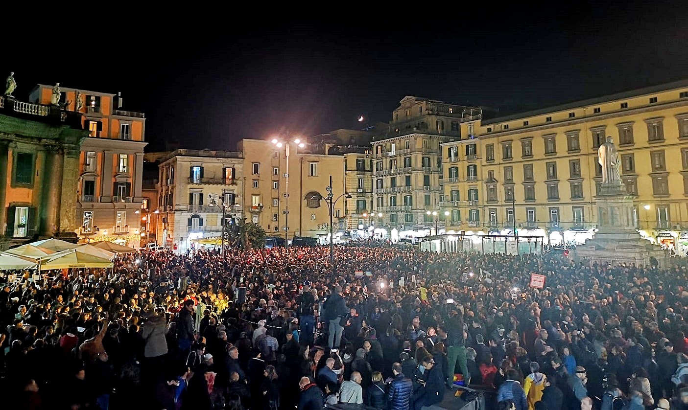 Sardine, siamo 10 mila a Napoli e 40 mila a Firenze