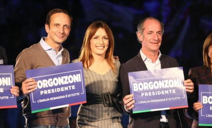 Polemica su Zaia a Bologna. "Sardine" in tutta Italia