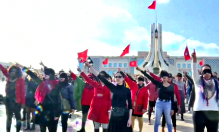 A Tunisi "El violador eres tu", flash mob cileno contro lo stupro