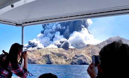 Erutta vulcano in Nuova Zelanda: almeno un morto, alcuni dispersi