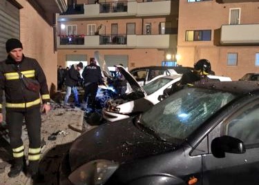 Attentato dinamitardo a Foggia, danni ad auto e abitazioni