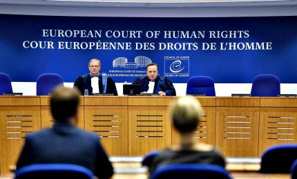 La Corte europea dà ragione all'Italia: legittimo no a trascrizione figli di gay