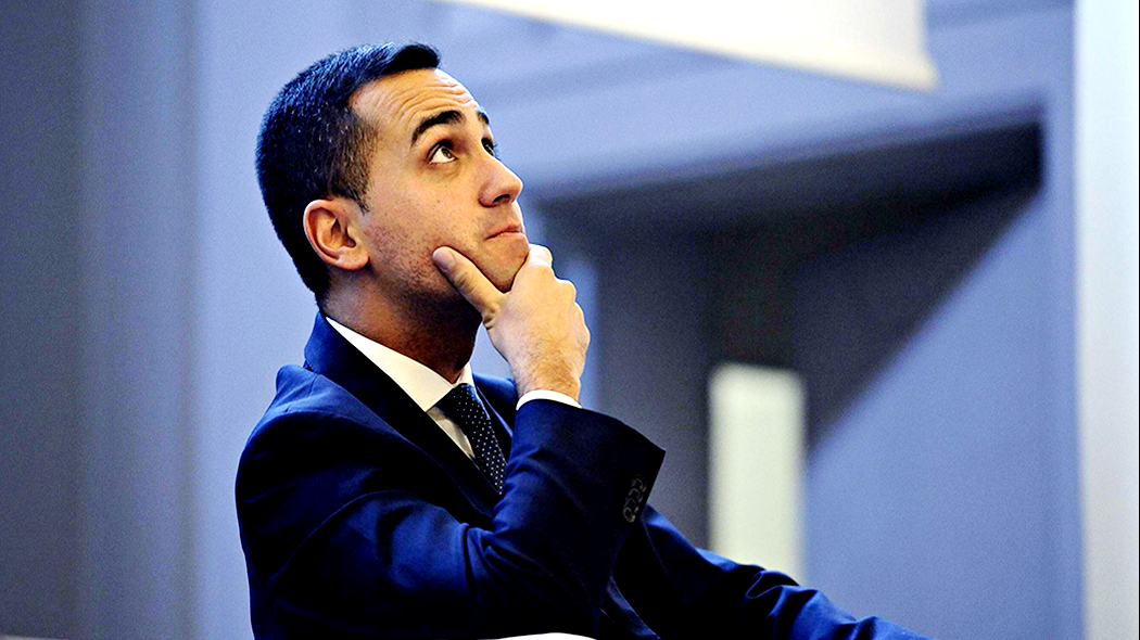 Di Maio si sveglia: “C’è il rischio enorme di una nuova ondata di sbarchi”. E da giorni Lampedusa è al collasso