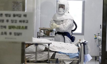 In Cina il virus "accelera", salgono a 54 le vittime. Speranza fa il punto con le Regioni