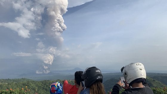 Allerta vulcano, voli sospesi all’aeroporto di Manila