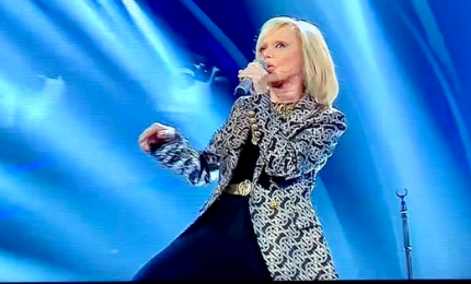 "Bentornata Rita": standing ovation a Sanremo per la Pavone