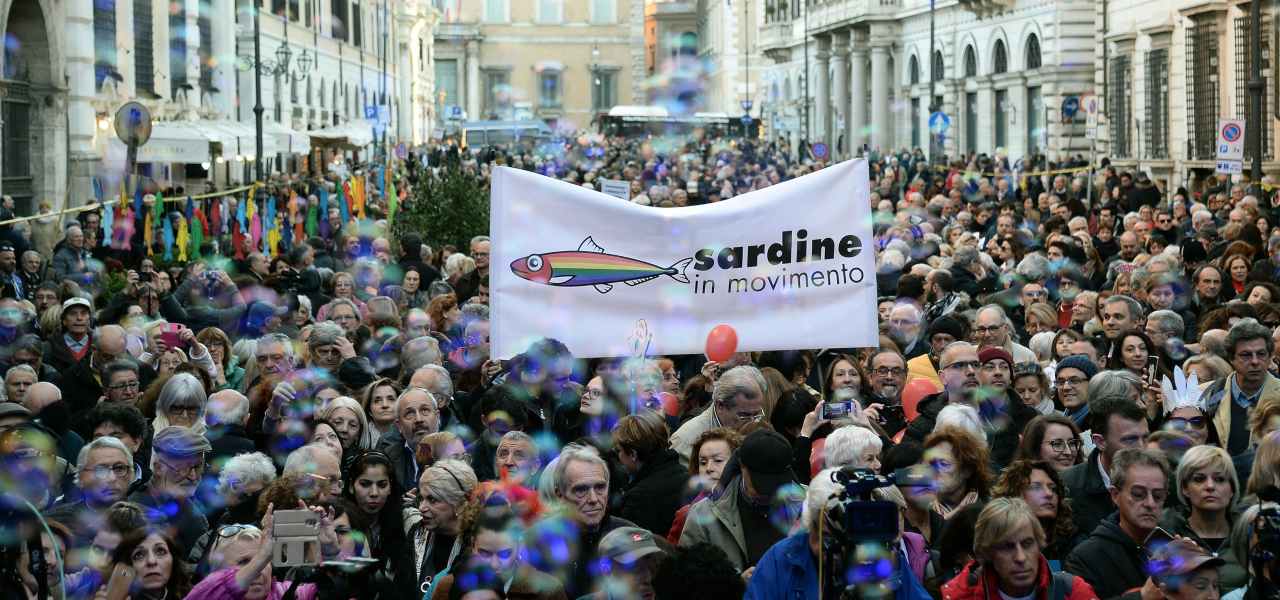 Sardine a Roma contro “legge vergogna”: abolire decreti sicurezza