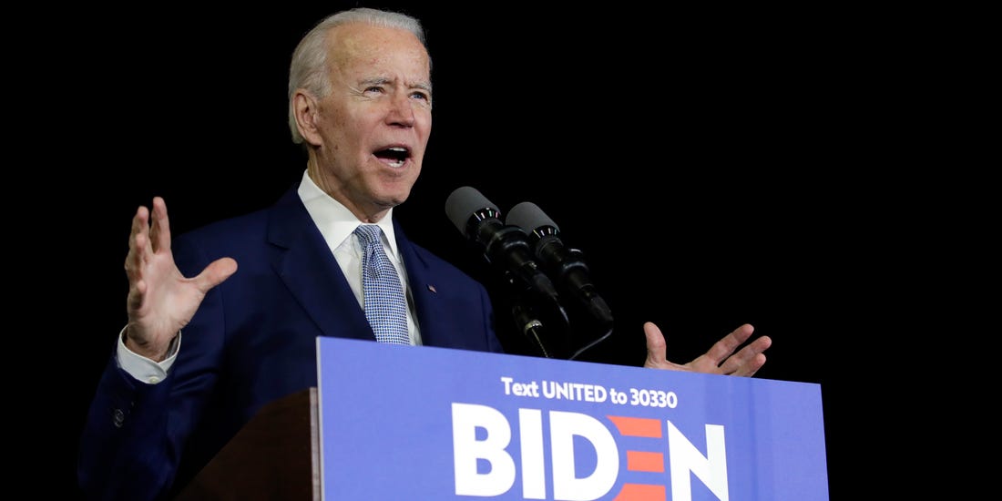 Biden, preso in giro da Trump, torna in pubblico