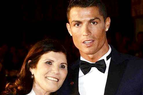 Cristiano Ronaldo vola in Portogallo dalla mamma malata
