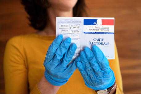 Amministrative in Francia, affluenza in calo per paura coronavirus