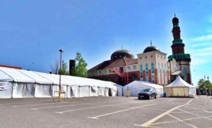 Coronavirus, la moschea di Birmingham trasformata in obitorio