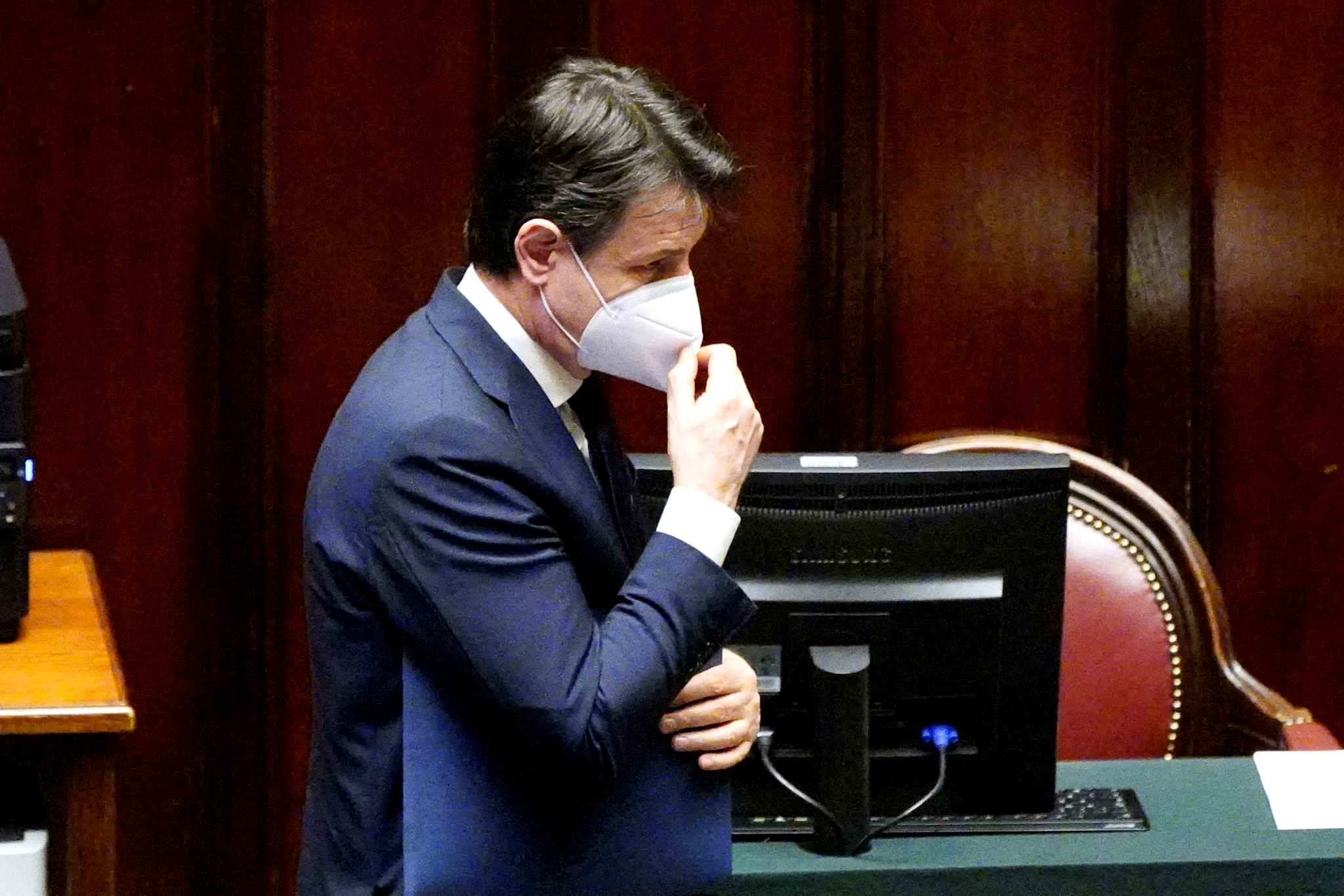 Conte incassa la riforma sul Mes. Ma Renzi avverte: pronti al no su Recovery