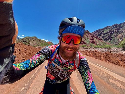 Musica/ "Non voglio cambiare pianeta", docutrip in bici per Jovanotti