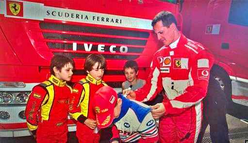 Leclerc posta foto con Schumacher: “Firmò la mia tuta”