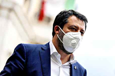 Crisi di governo, Salvini (ri) corregge la rotta: via Conte e ragioniamo