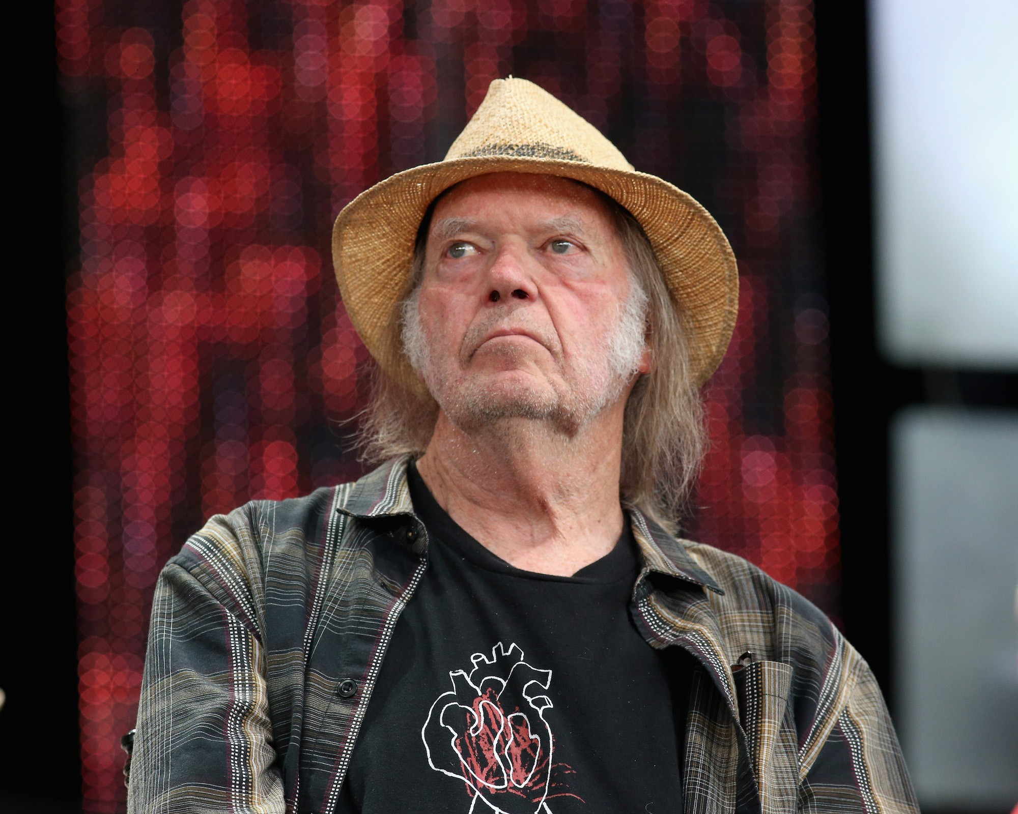 Neil Young, nuova versione di ‘Shut it down’ per il coronavirus