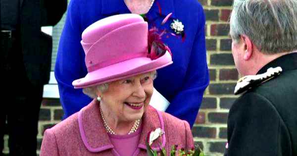 La regina rinuncia a pronunciare discorso per apertura Parlamento