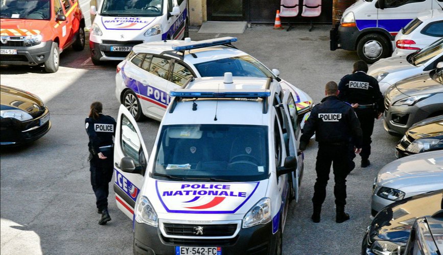 Francia, griga “Allah Akbar” e col coltello uccide due persone. Si indaga per terrorismo