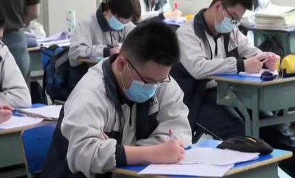 Coronavirus in Cina, a Wuhan riaprono le scuole