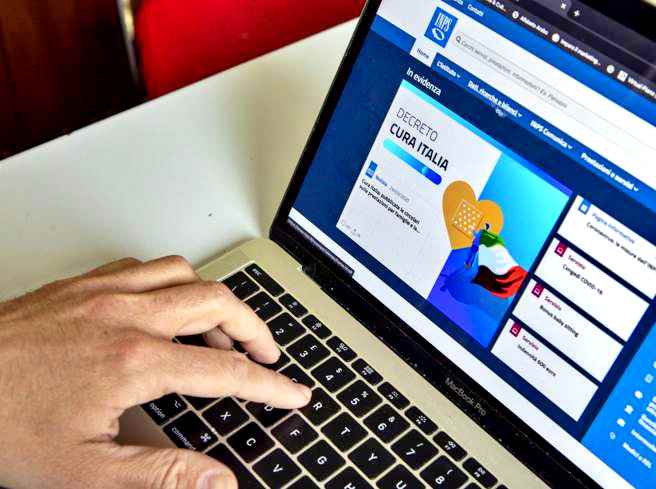 Inps, dal 16 agosto si può delegare l’accesso ai servizi online