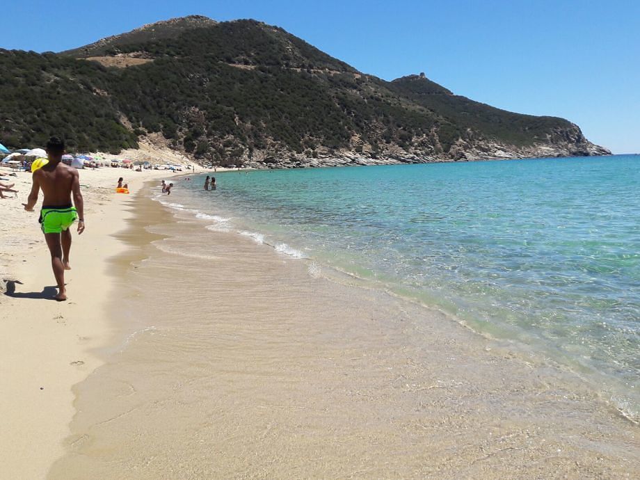 Sardegna, da oggi spiagge aperte