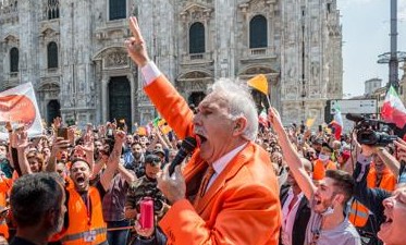 Gilet arancioni: a Milano scattano identificazioni e denunce