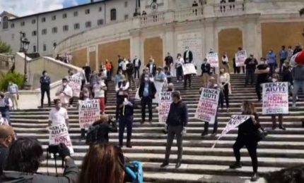 Covid, negozianti in piazza a Roma: "Senza aiuti non riapriamo"