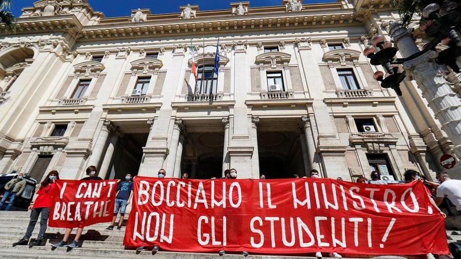 Scuola in tempo di Covid: Chi ha visto i prof? Sono in sciopero…