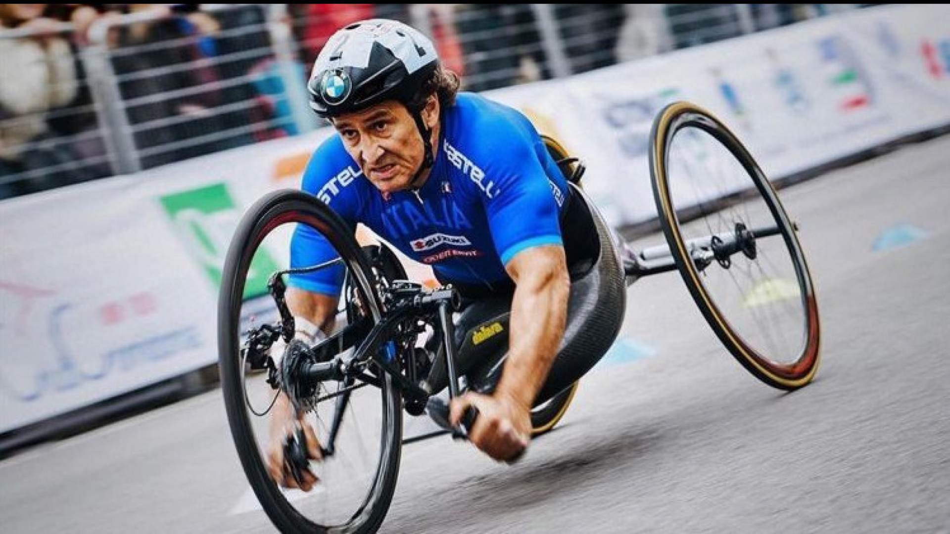 Grave incidente in hand-bike per Alex Zanardi. “Situazione molto seria”