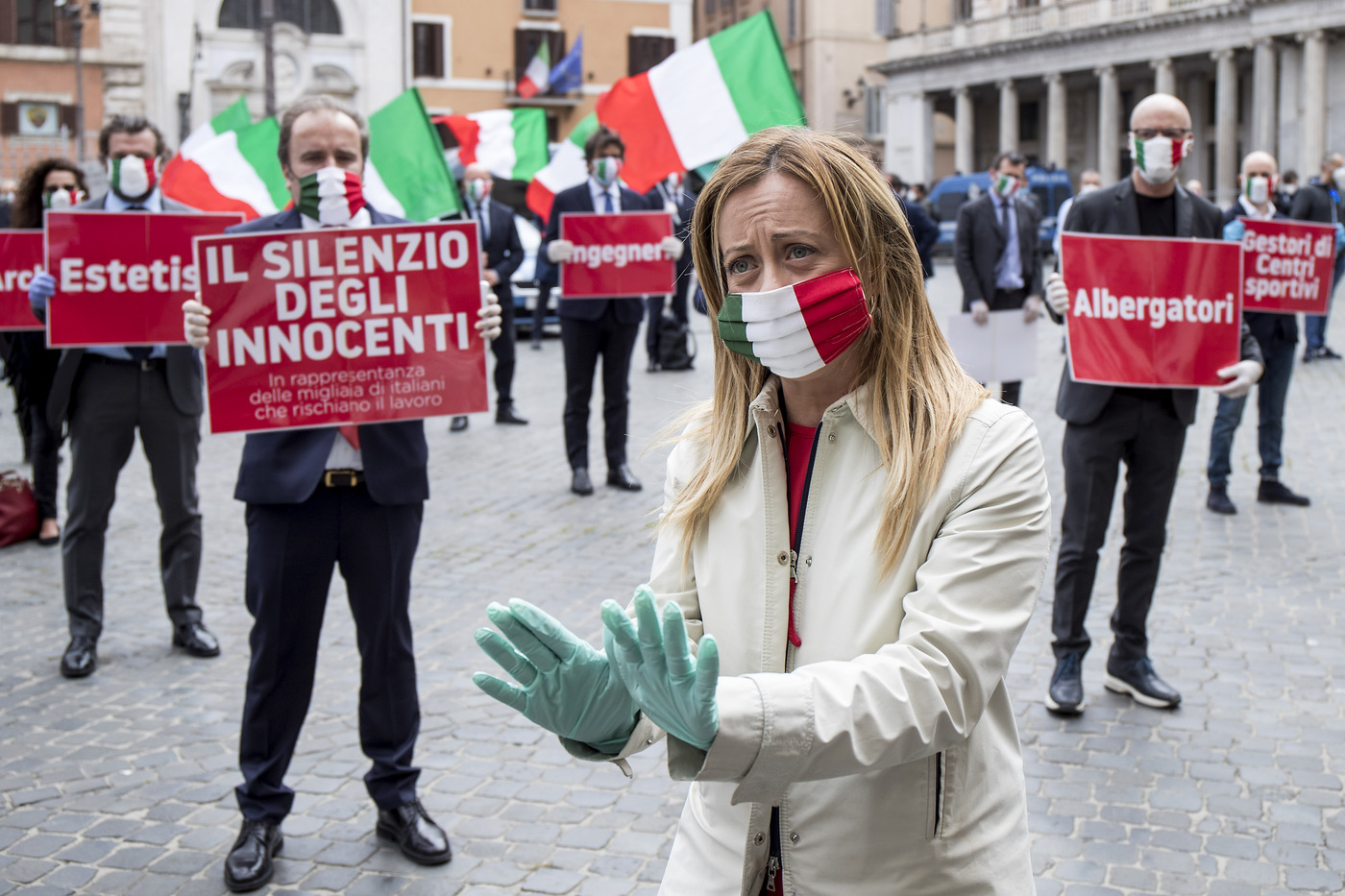 Furia Meloni contro questura di Roma: “Roba da matti, mascherine diventate un bavaglio”