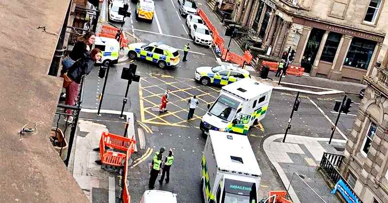 Diversi accoltellati a Glasgow, incerte le vittime. Poliziotto tra i feriti, ucciso l’assalitore