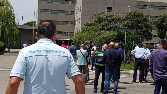 Rientra protesta detenuti, sono 8 gli agenti feriti