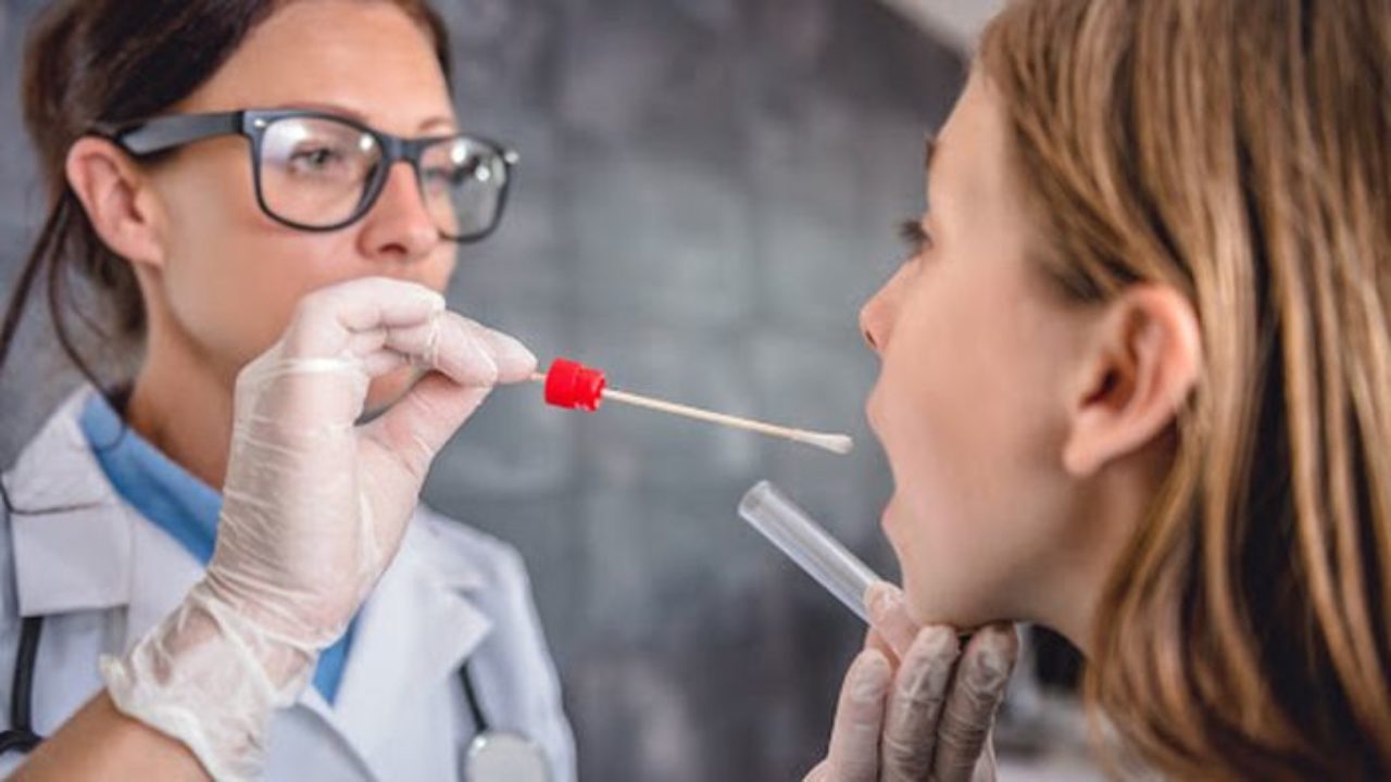 Coronavirus, al via in prova nel Regno Unito nuovo test saliva