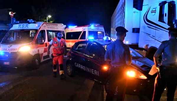 Omicidio-suicidio nel Napoletano: accoltella lei e si uccide