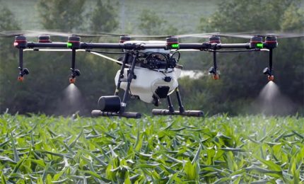 Droni con sensori di alta qualità per monitorare i campi coltivati