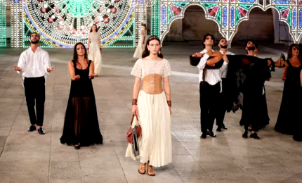 Spettacolare sfilata Dior a Lecce, tra barocco e pizzica