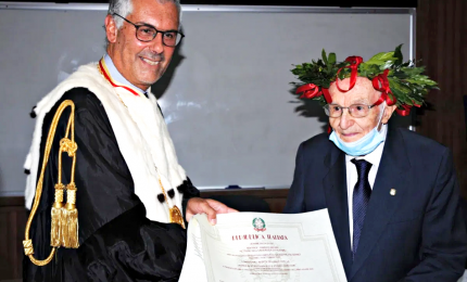 Si laurea con il massimo dei voti a 97 anni, è il più anziano di Italia