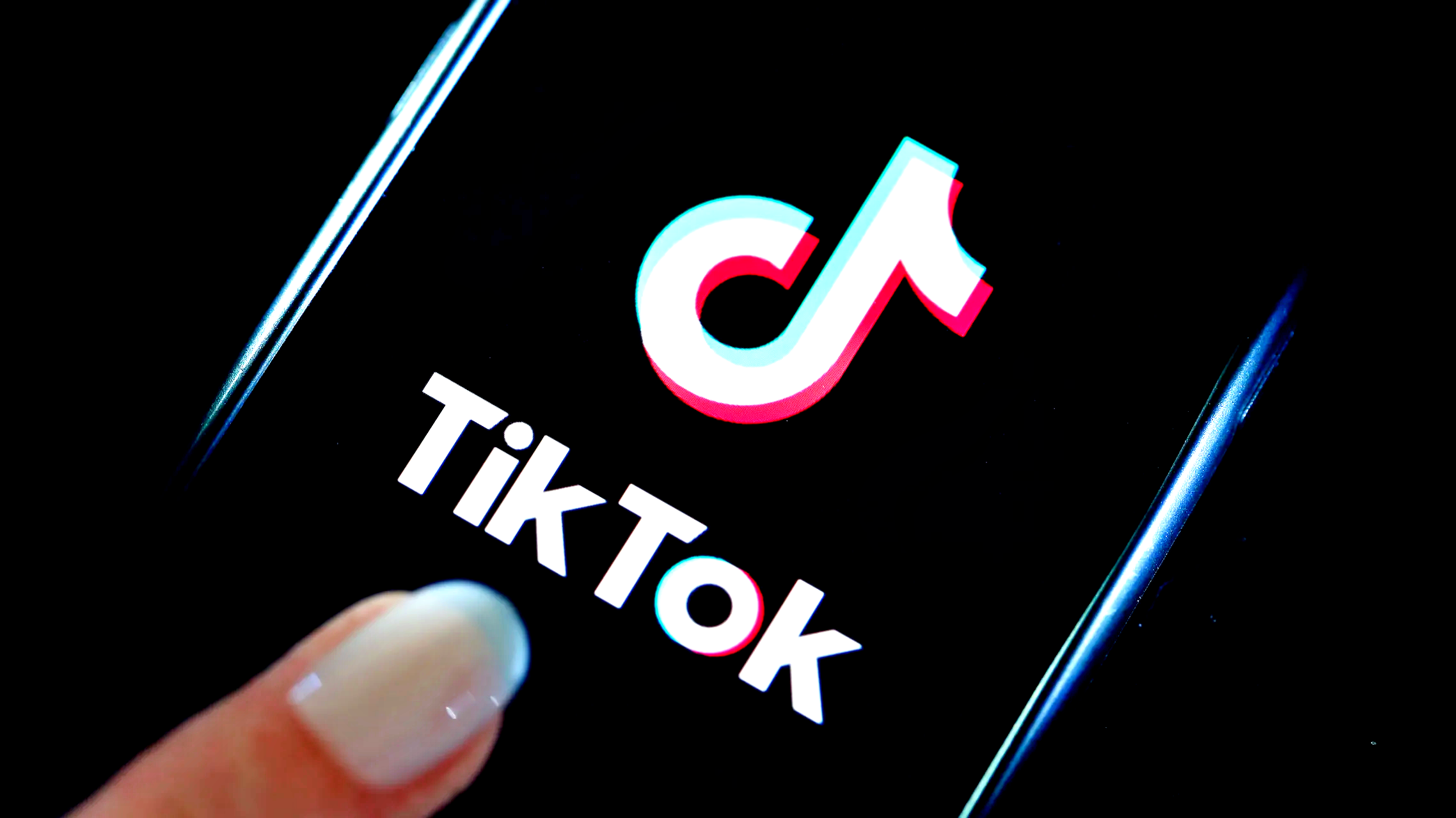 Gli Usa vietano di scaricare le App cinesi TikTok e WeChat